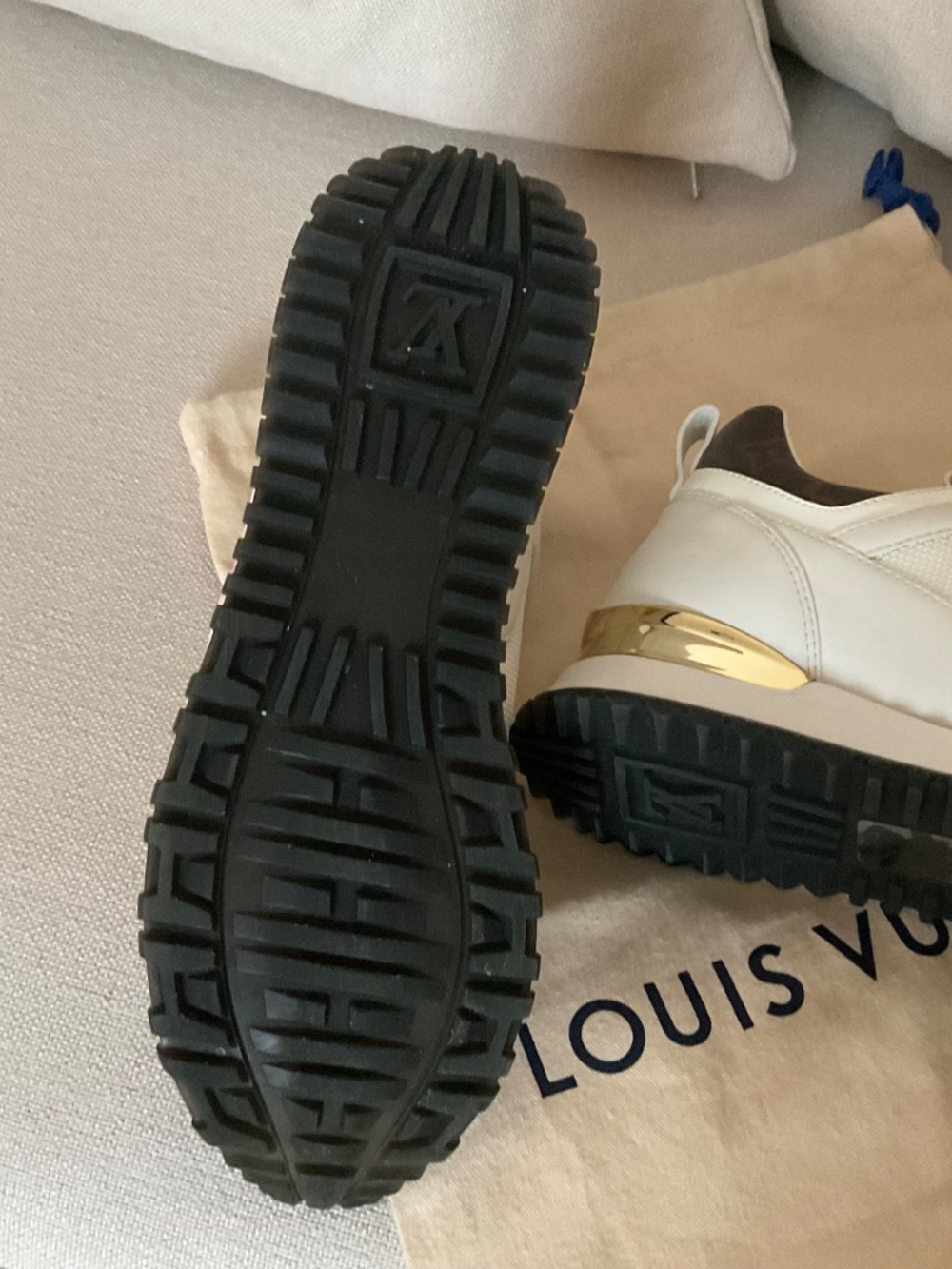 LOUIS VUITTON RUN AWAY WHITE CLASSIC MONOGRAM SNEAKER SIZE 37 IT . - Picture 11 of 16